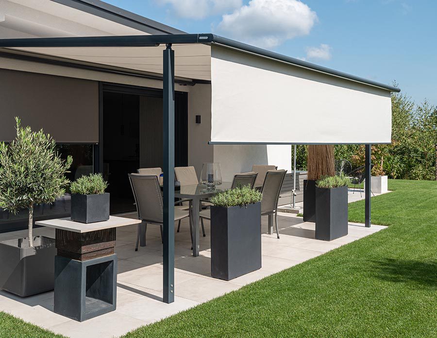 pergola classic med rullegardin i forbomr
